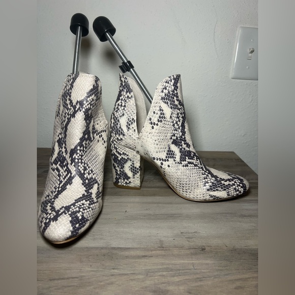 Steve Madden Women's Rookie Chop Out Booties,Snakeskin, Size 8.5 - Picture 6 of 10